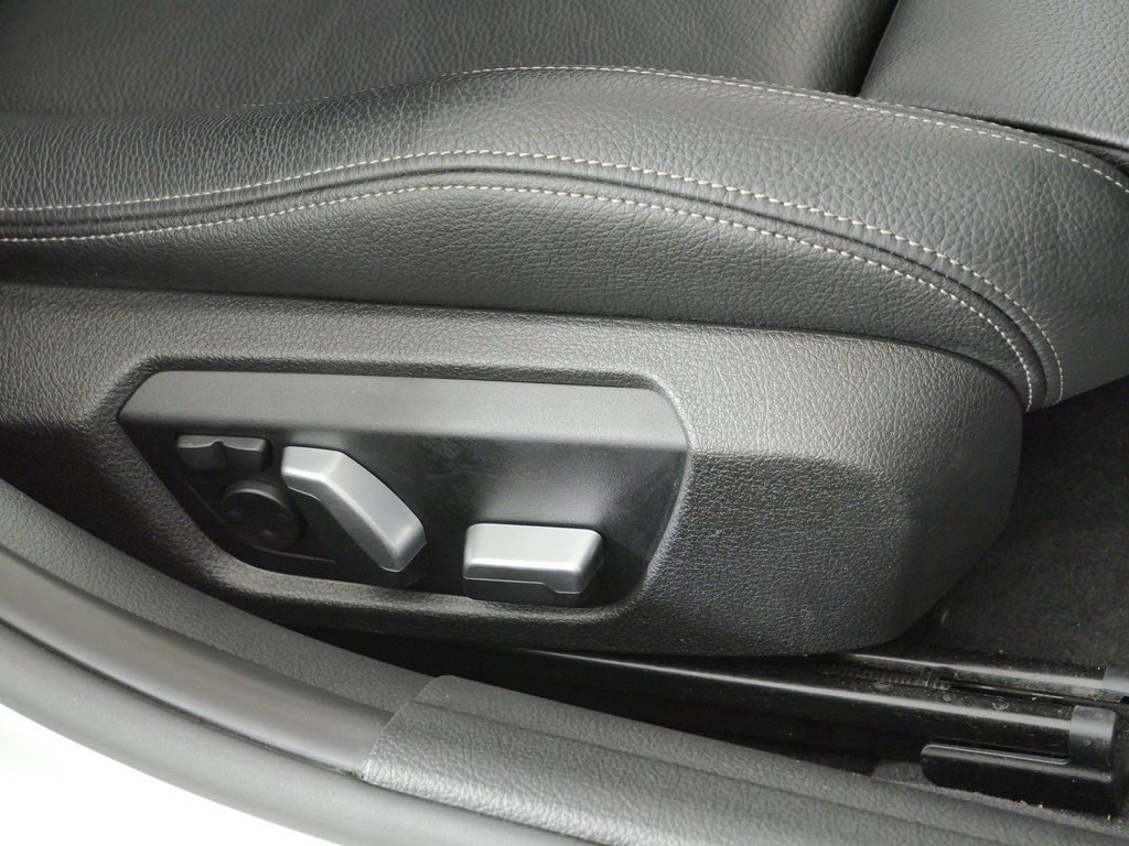 Thumbnail: 2017 BMW 3 Series - 28