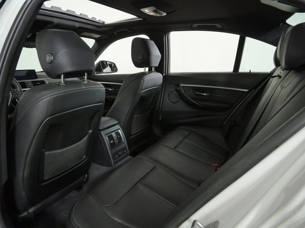 Thumbnail: 2017 BMW 3 Series - 33