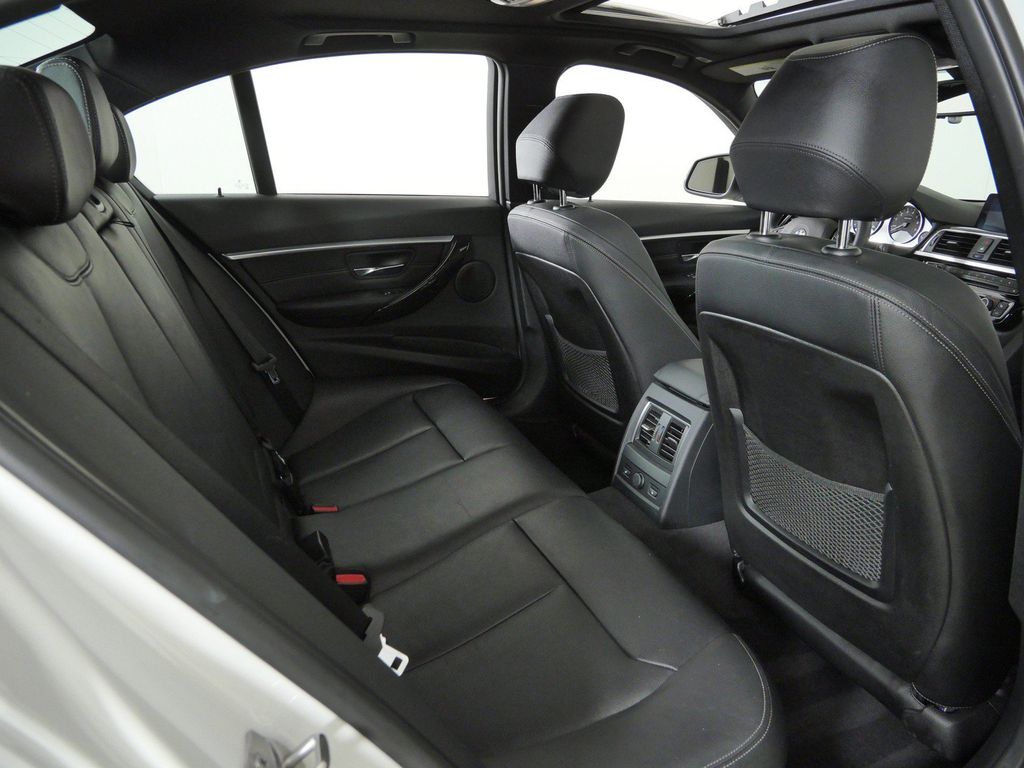 Thumbnail: 2017 BMW 3 Series - 11