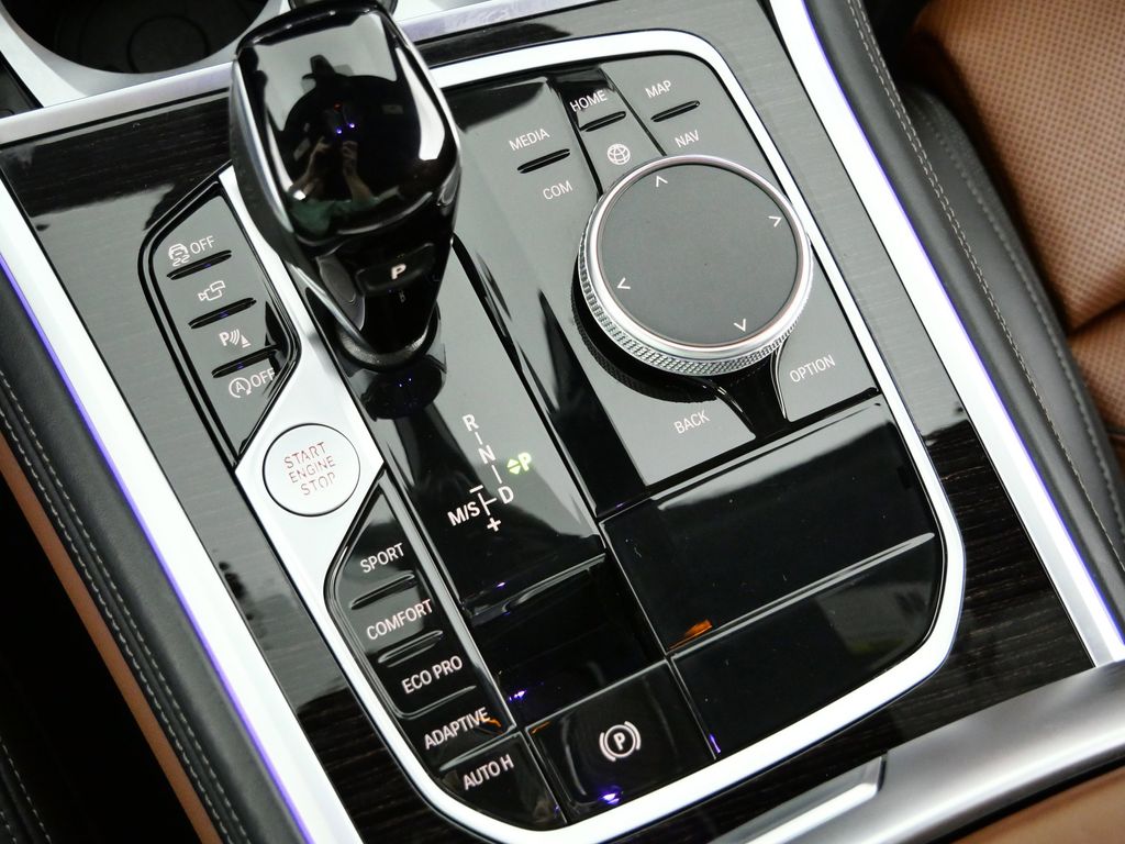Thumbnail: 2024 BMW 8 Series - 12