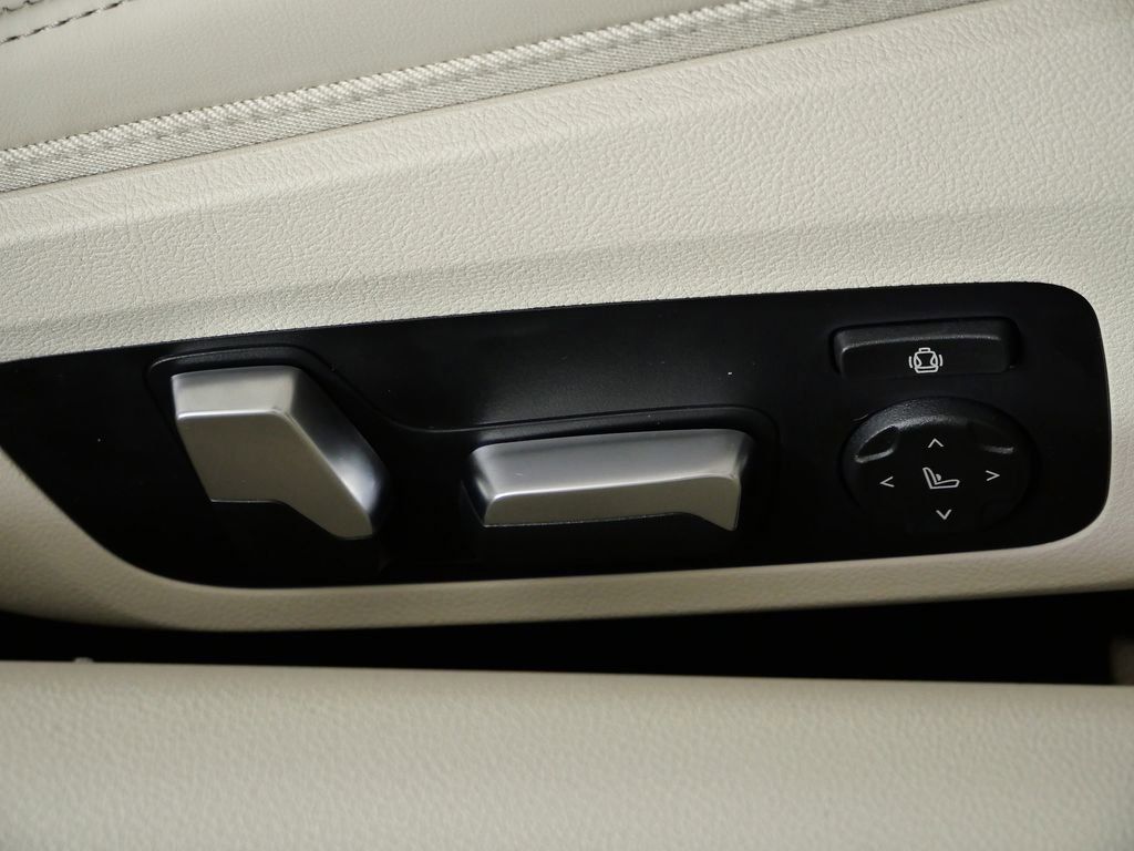 Thumbnail: 2026 BMW 8 Series - 30