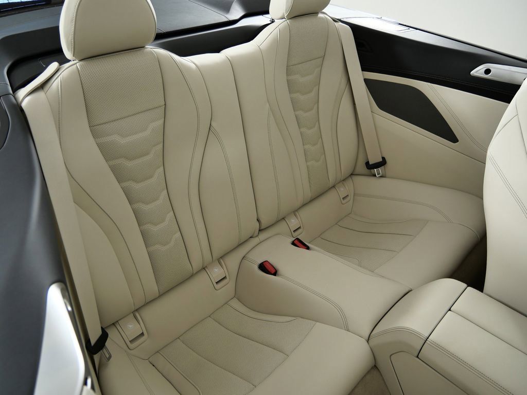 Thumbnail: 2026 BMW 8 Series - 10