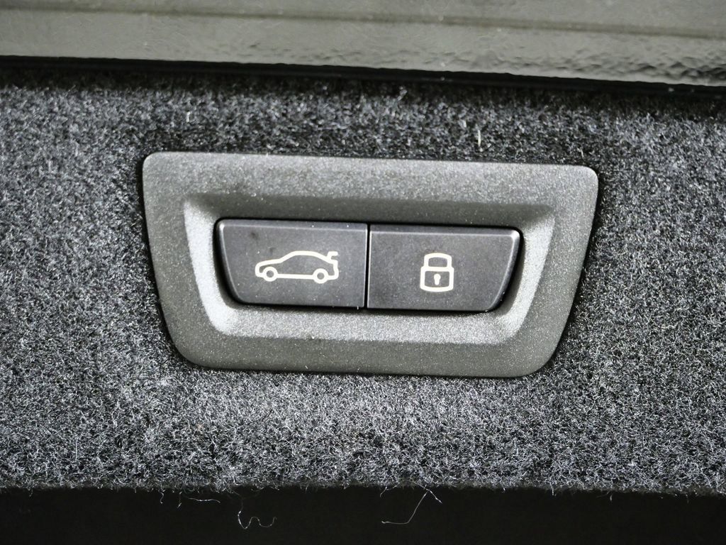 Thumbnail: 2026 BMW 8 Series - 33