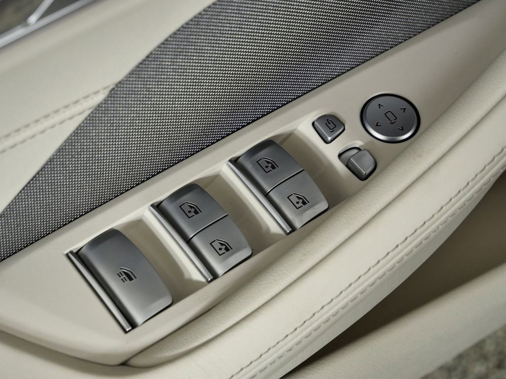 Thumbnail: 2026 BMW 8 Series - 38