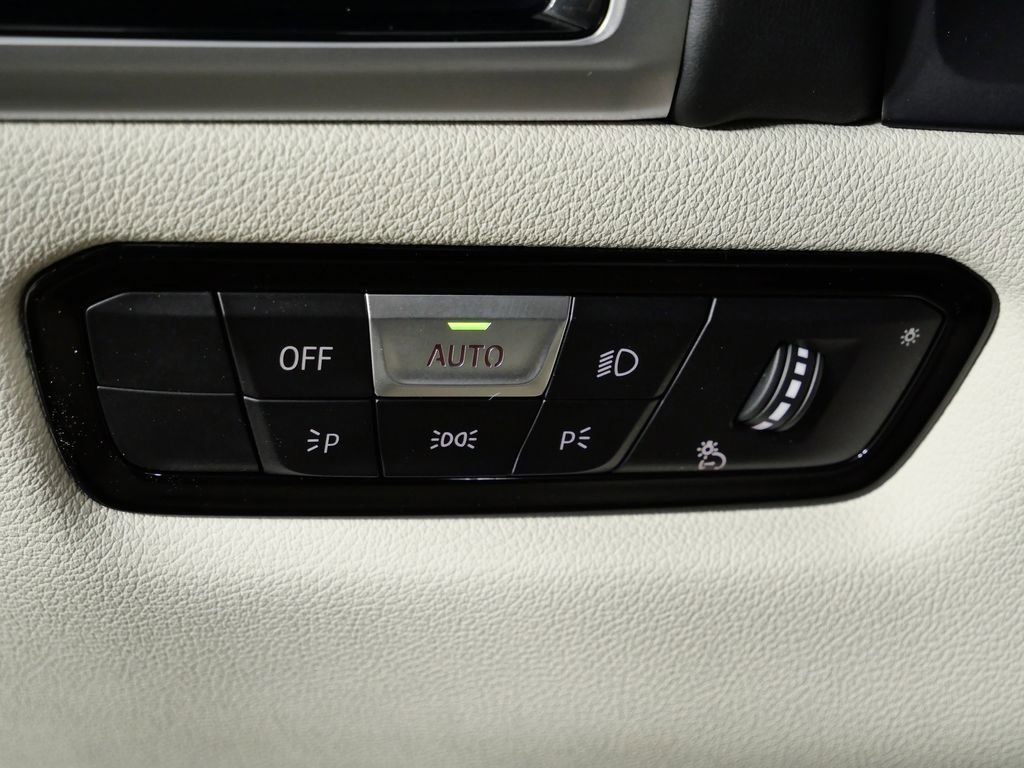 Thumbnail: 2026 BMW 8 Series - 42