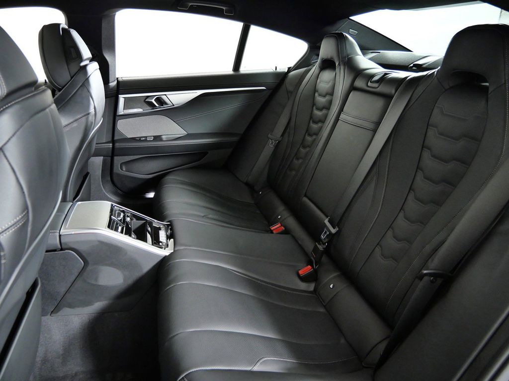 Thumbnail: 2026 BMW 8 Series - 34