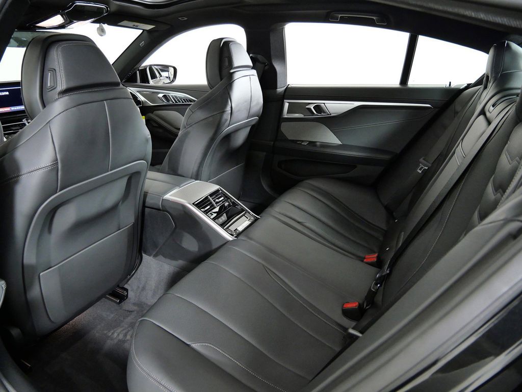 Thumbnail: 2026 BMW 8 Series - 33