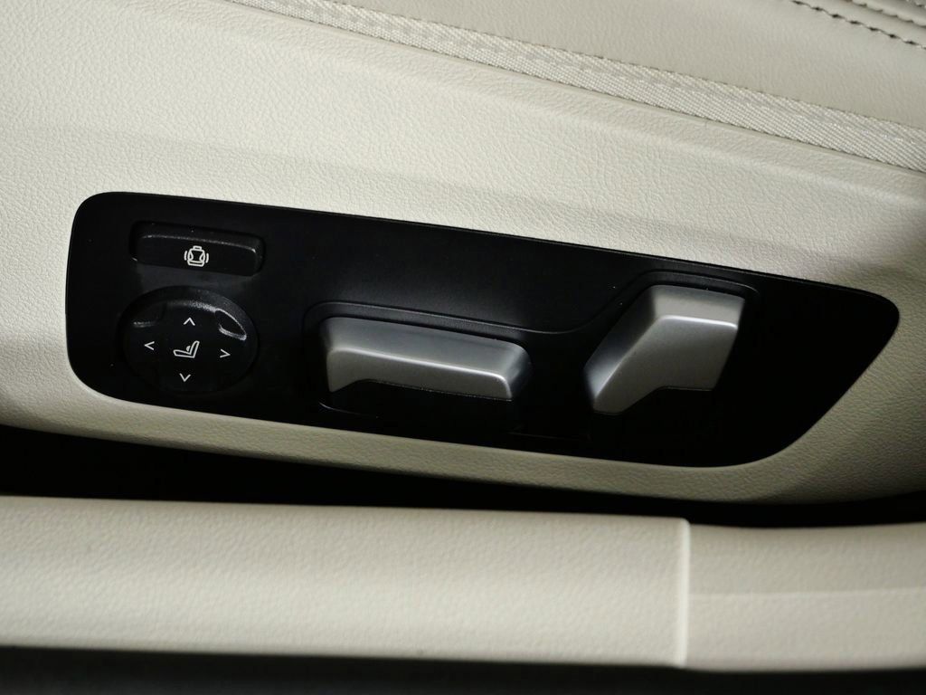 Thumbnail: 2026 BMW 8 Series - 39