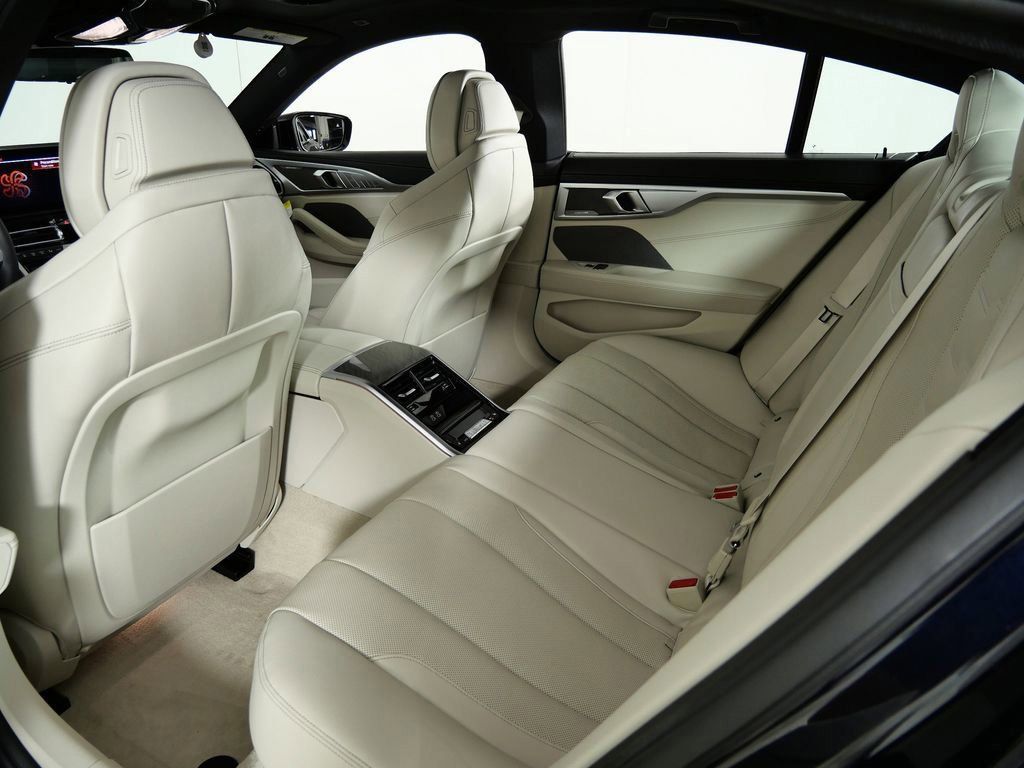 Thumbnail: 2026 BMW 8 Series - 32