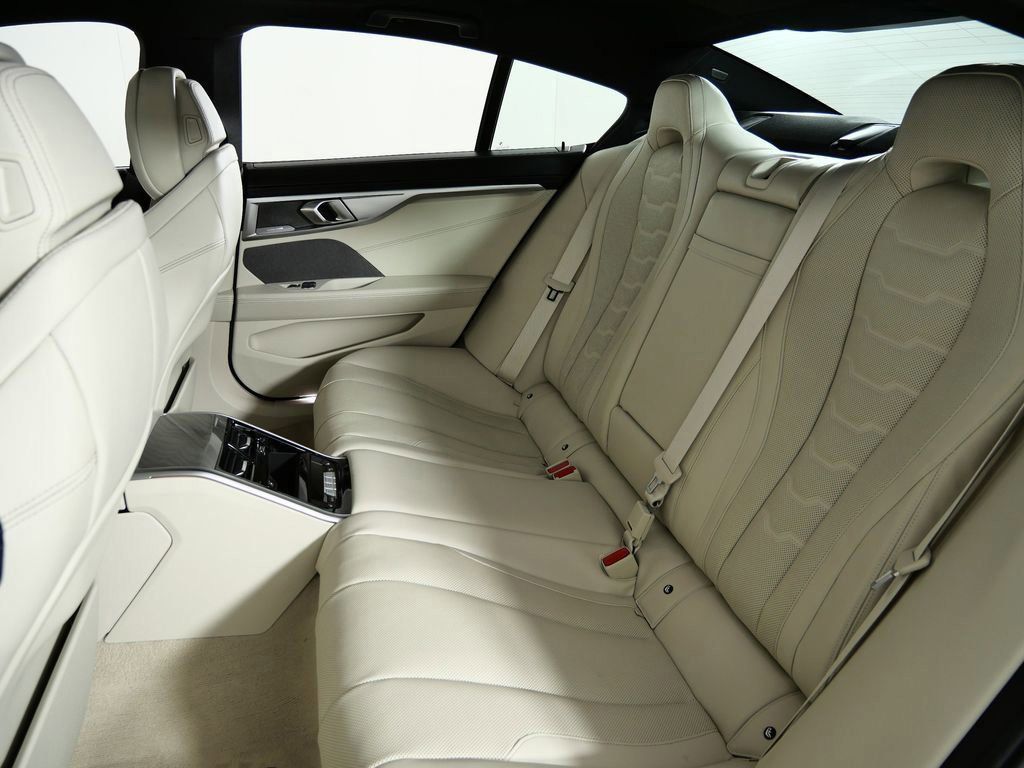 Thumbnail: 2026 BMW 8 Series - 33