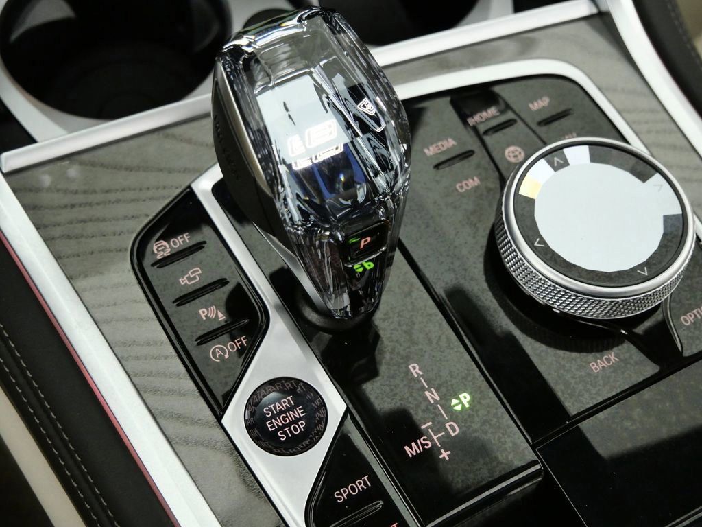 Thumbnail: 2026 BMW 8 Series - 12