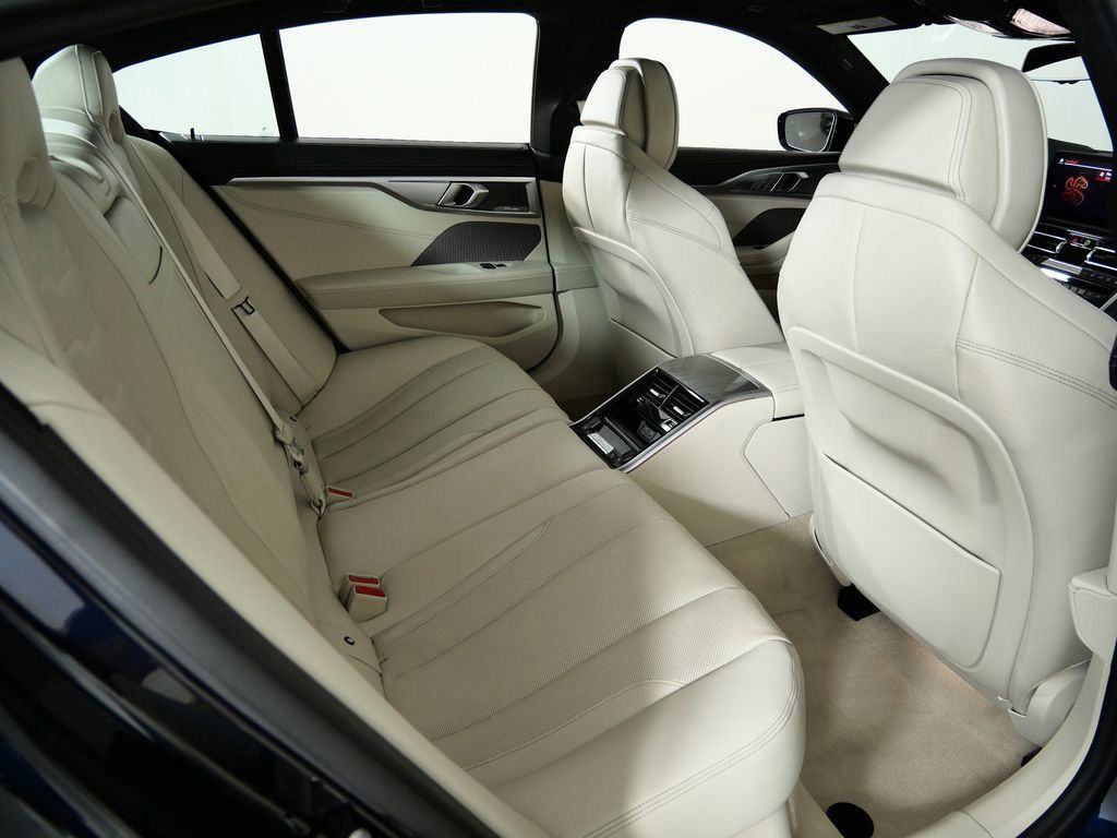 Thumbnail: 2026 BMW 8 Series - 10