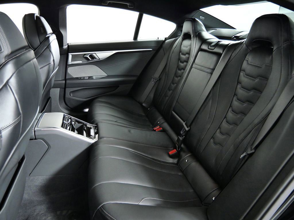 Thumbnail: 2026 BMW 8 Series - 34