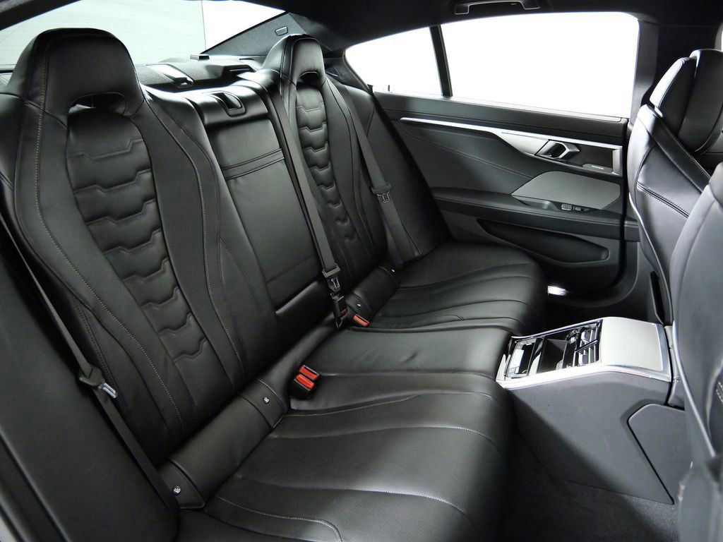 Thumbnail: 2026 BMW 8 Series - 30