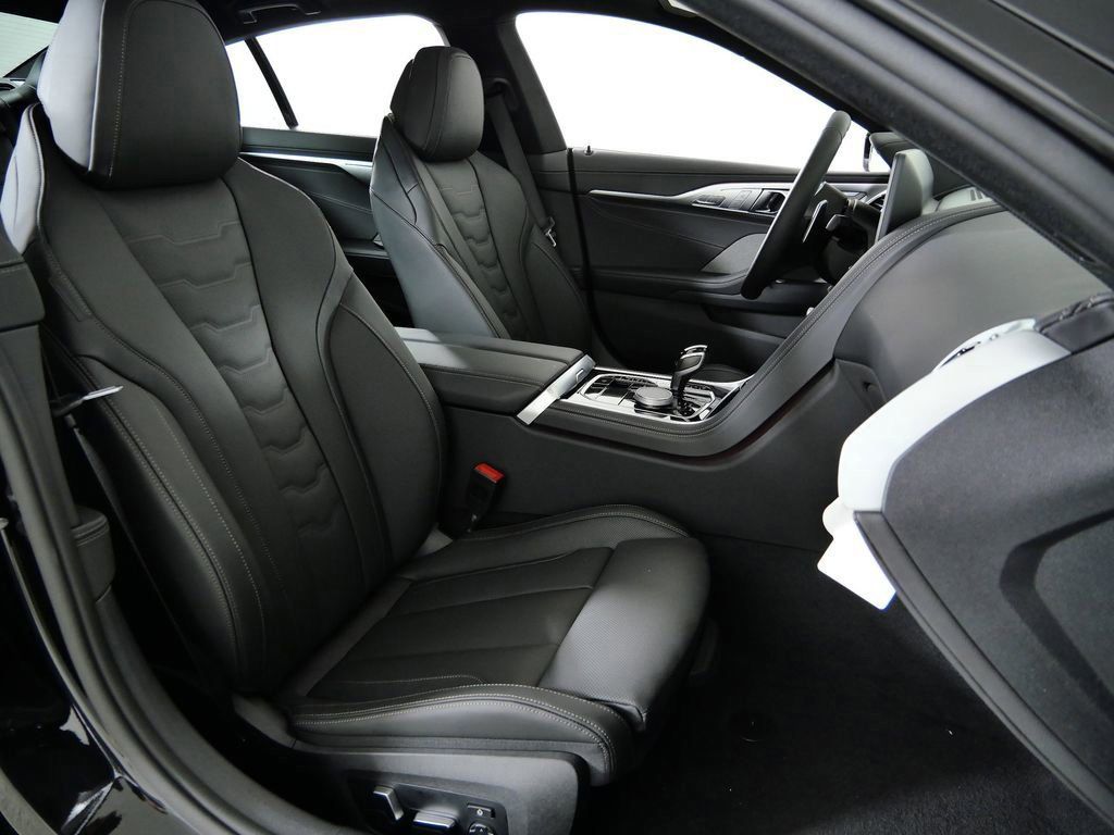 Thumbnail: 2026 BMW 8 Series - 9