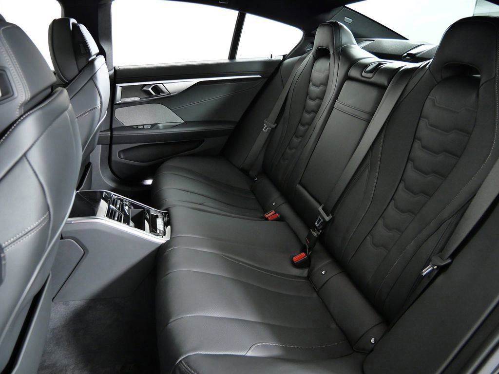 Thumbnail: 2026 BMW 8 Series - 34