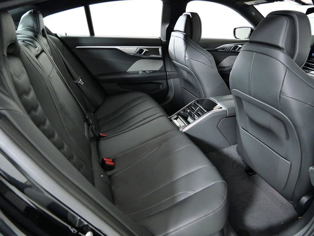 Thumbnail: 2026 BMW 8 Series - 10