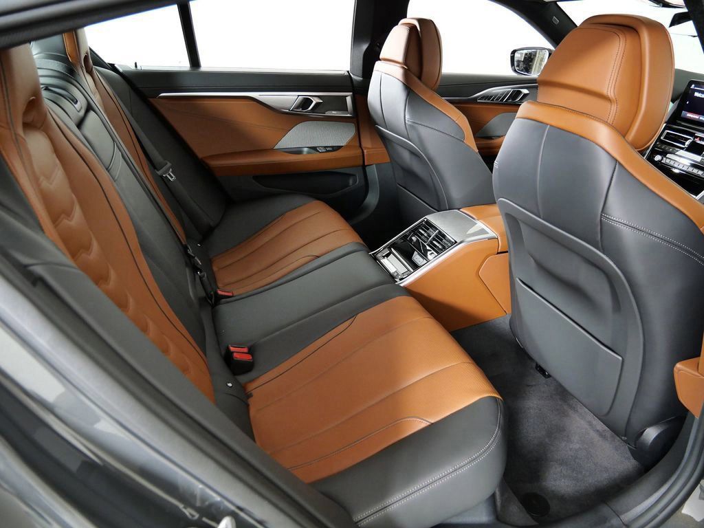 Thumbnail: 2026 BMW 8 Series - 10