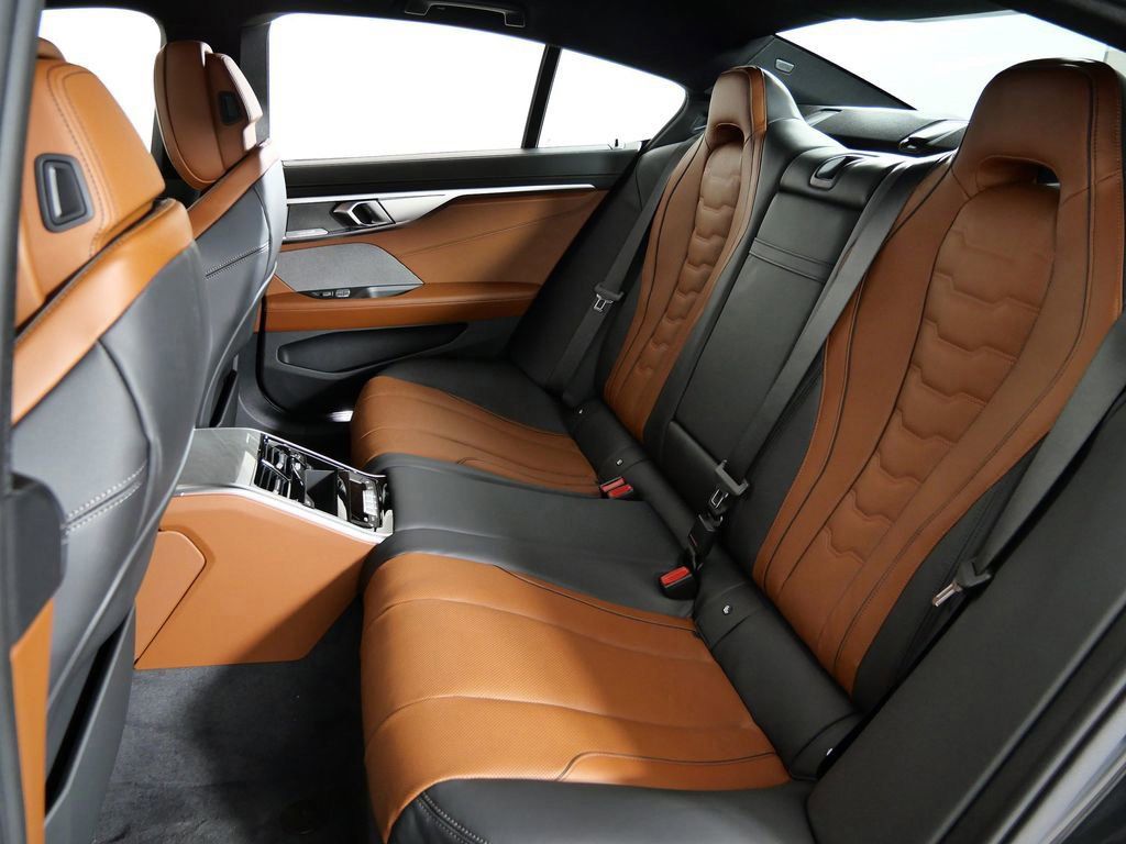 Thumbnail: 2026 BMW 8 Series - 34
