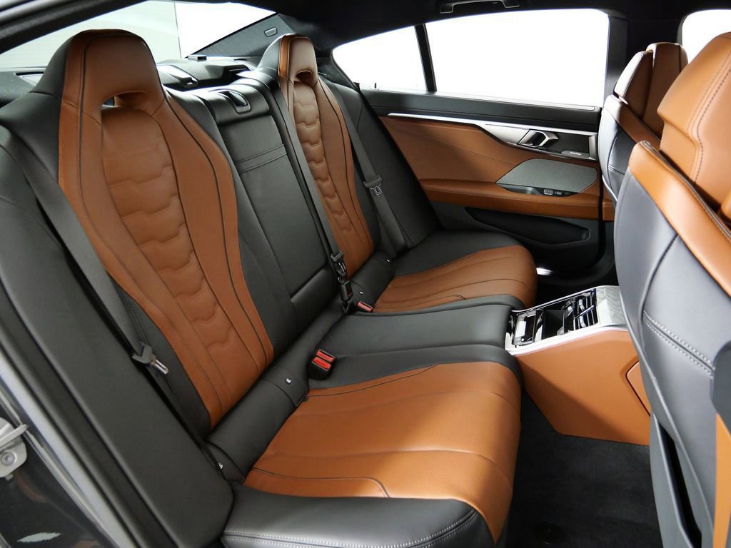 Thumbnail: 2026 BMW 8 Series - 32