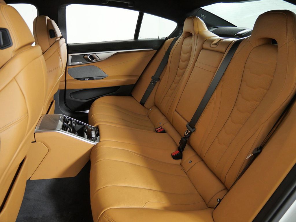 Thumbnail: 2026 BMW 8 Series - 34