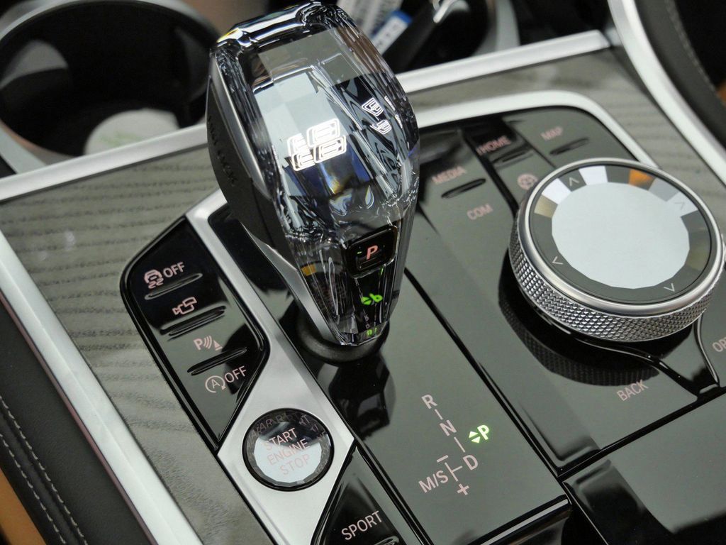 Thumbnail: 2026 BMW 8 Series - 12