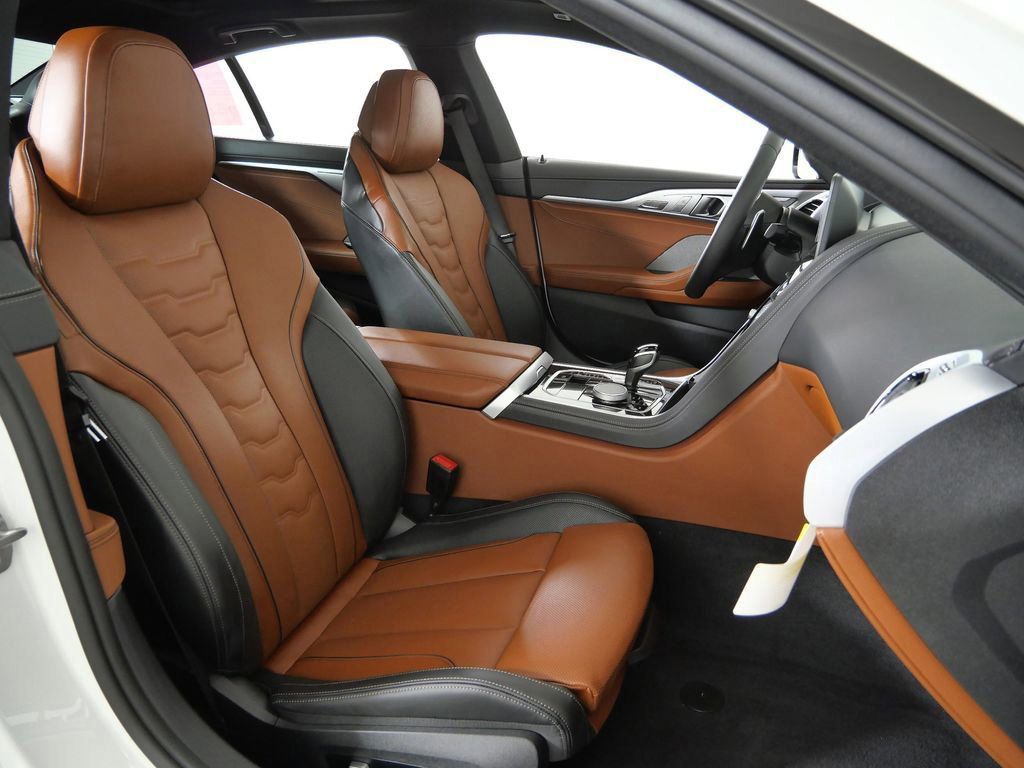 Thumbnail: 2026 BMW 8 Series - 9