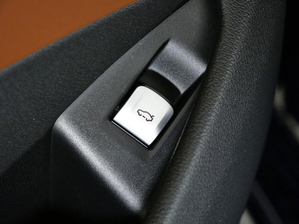 Thumbnail: 2026 BMW 8 Series - 15