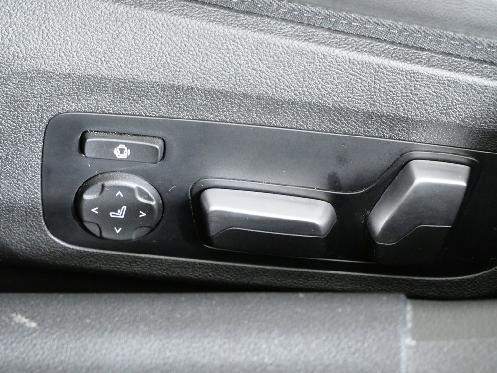 Thumbnail: 2023 BMW 8 Series - 43