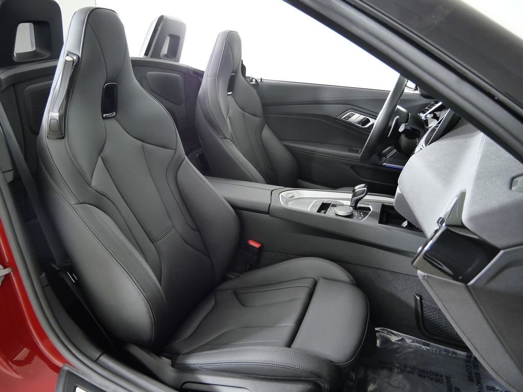 Thumbnail: 2025 BMW Z4 - 9