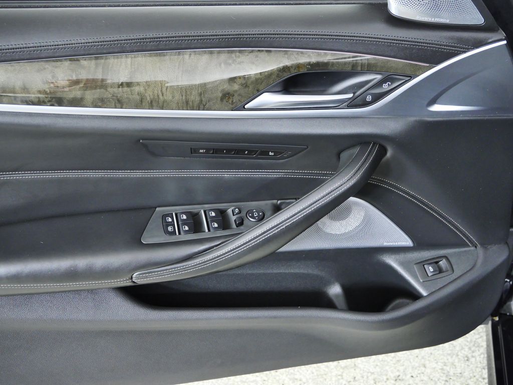 Thumbnail: 2018 BMW 5 Series - 37