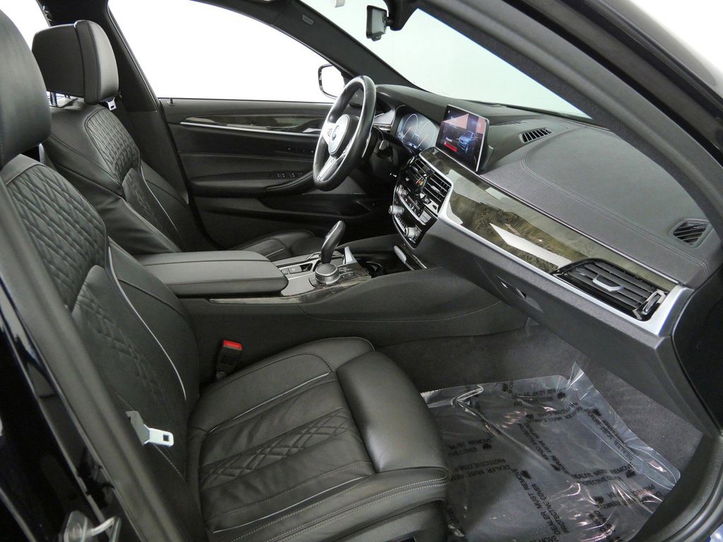 Thumbnail: 2019 BMW 5 Series - 9