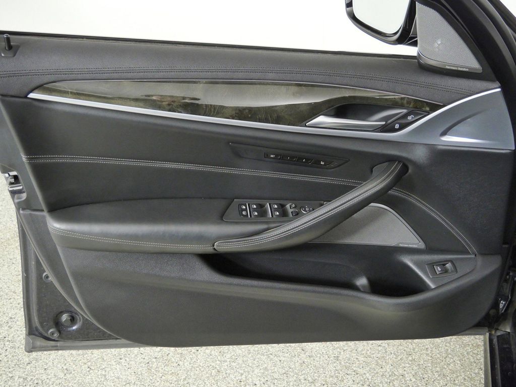 Thumbnail: 2019 BMW 5 Series - 37