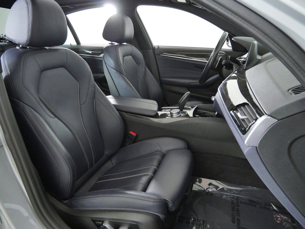Thumbnail: 2017 BMW 5 Series - 10