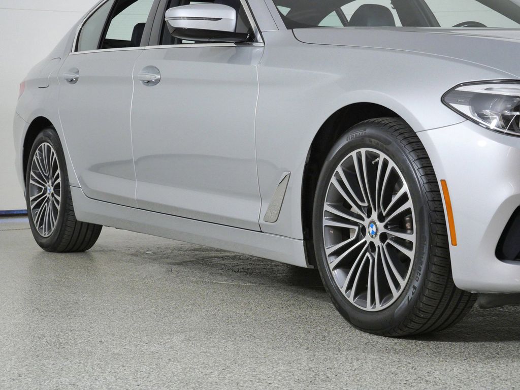 Thumbnail: 2017 BMW 5 Series - 8
