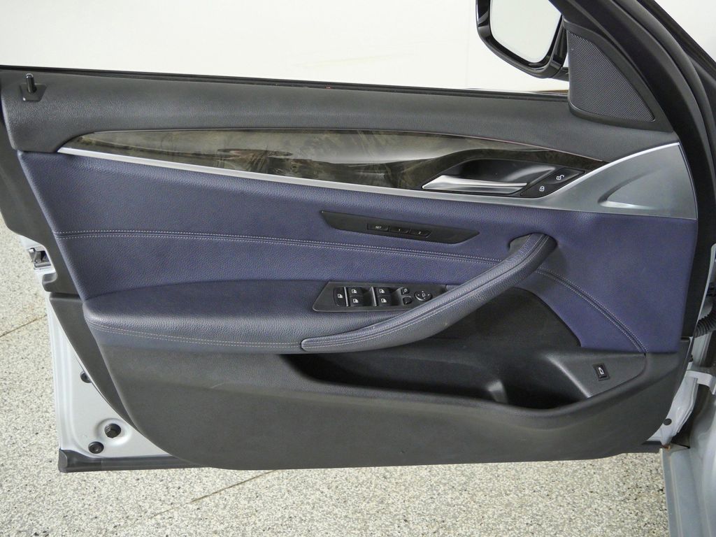 Thumbnail: 2017 BMW 5 Series - 36