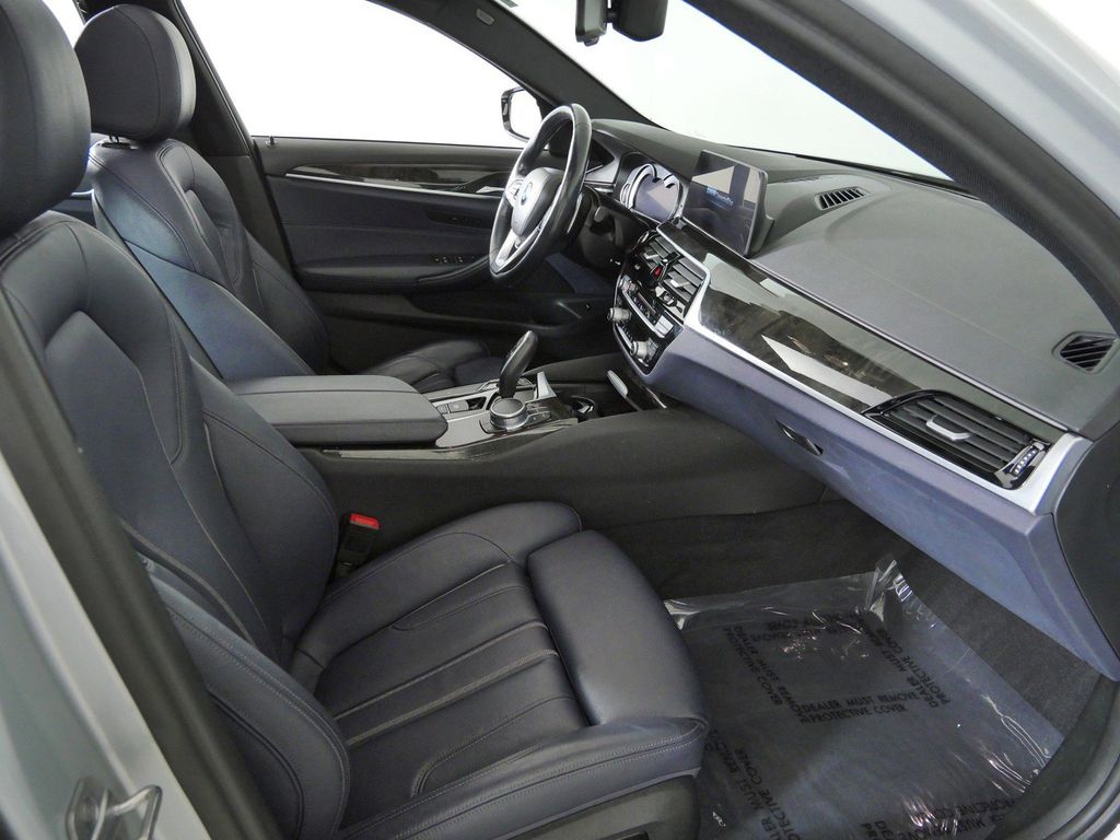 Thumbnail: 2017 BMW 5 Series - 9