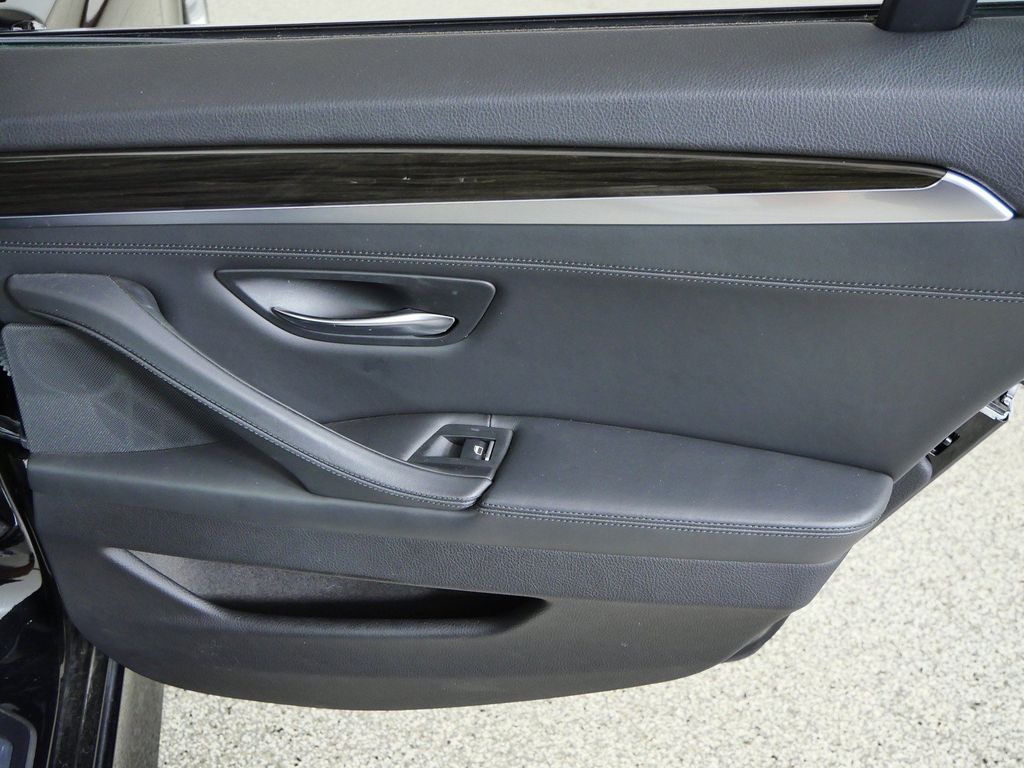 Thumbnail: 2015 BMW 5 Series - 31