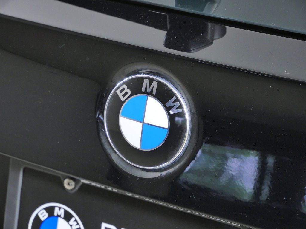 Thumbnail: 2011 BMW 3 Series - 23