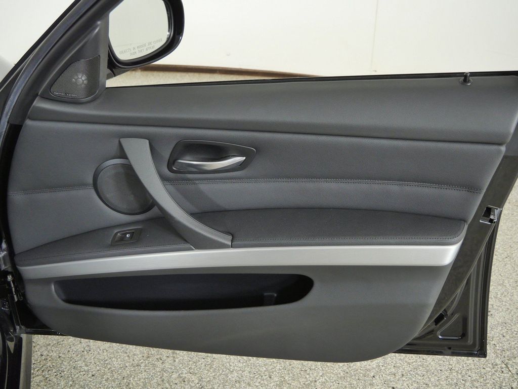 Thumbnail: 2011 BMW 3 Series - 27