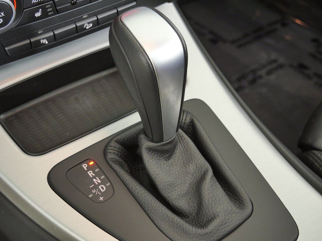 Thumbnail: 2011 BMW 3 Series - 14