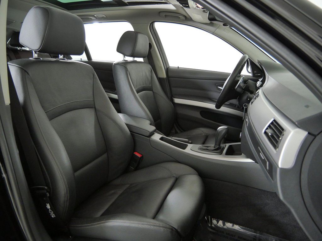 Thumbnail: 2011 BMW 3 Series - 11