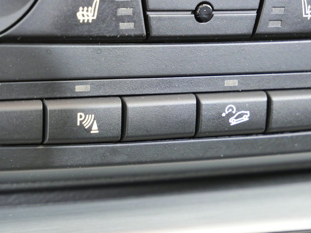 Thumbnail: 2011 BMW 3 Series - 51