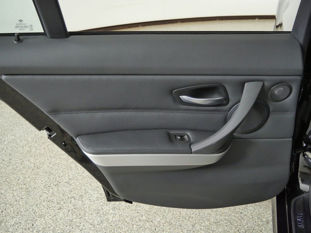 Thumbnail: 2011 BMW 3 Series - 32