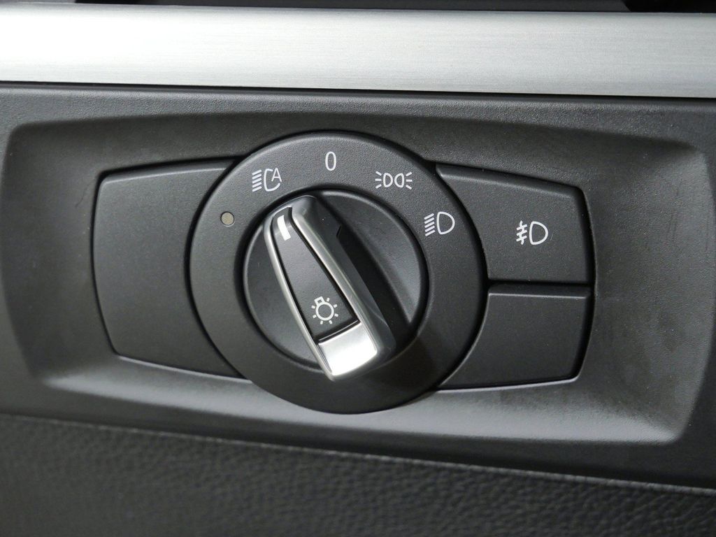Thumbnail: 2011 BMW 3 Series - 42