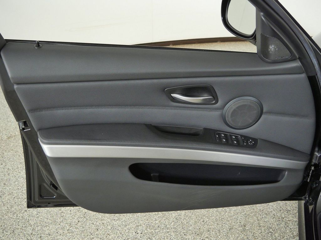 Thumbnail: 2011 BMW 3 Series - 35