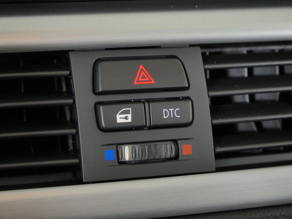 Thumbnail: 2011 BMW 3 Series - 49