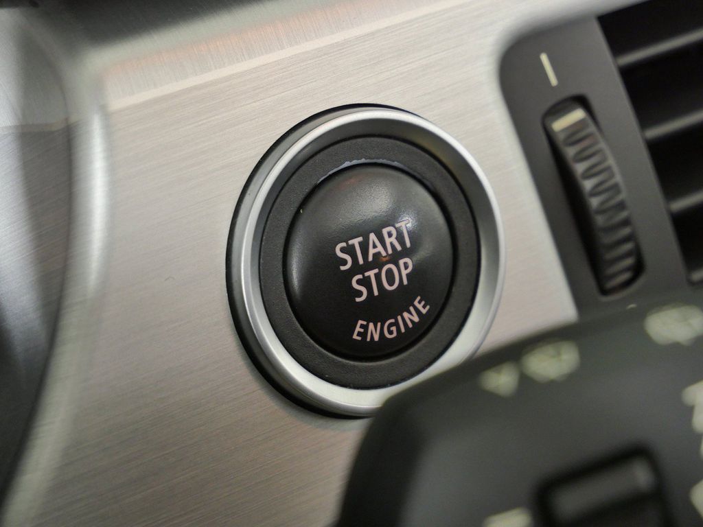 Thumbnail: 2011 BMW 3 Series - 48