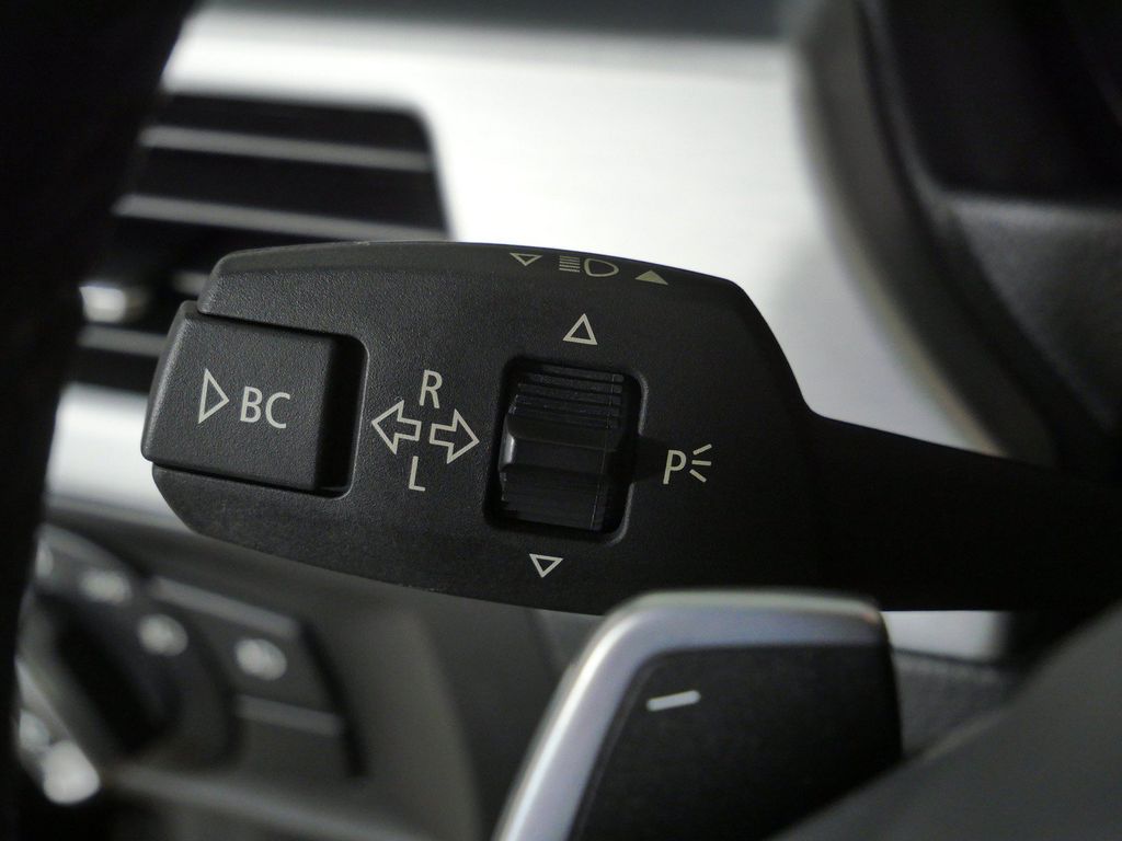Thumbnail: 2011 BMW 3 Series - 45