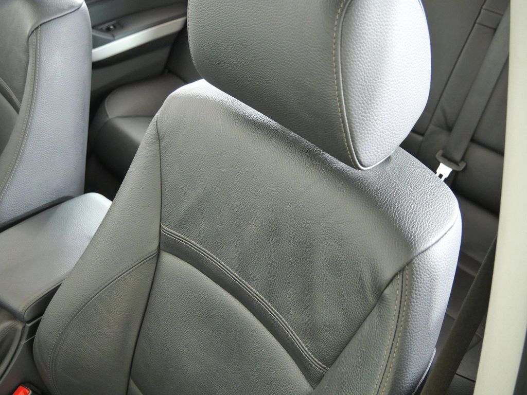 Thumbnail: 2011 BMW 3 Series - 40